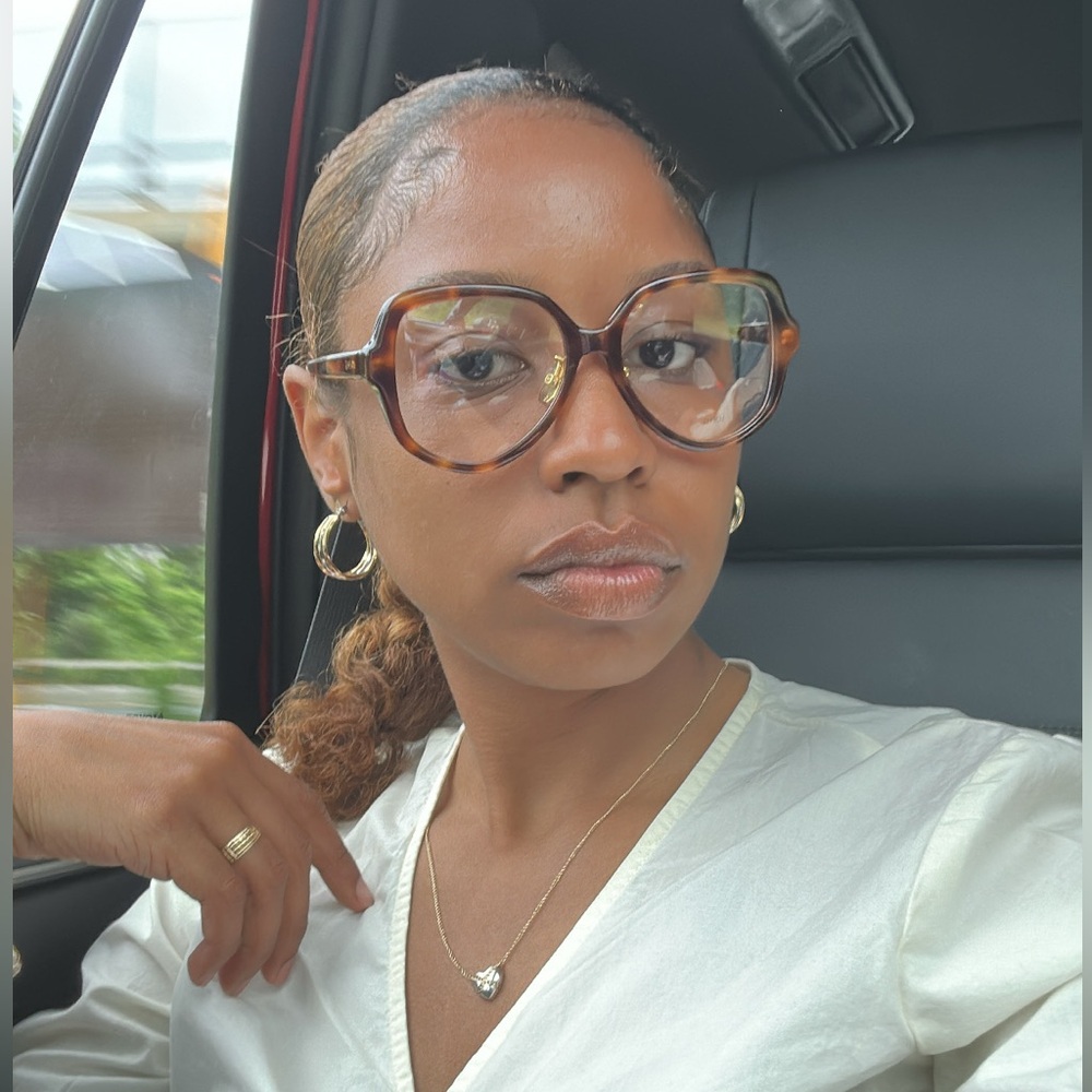 Meet your Posher, Ayana